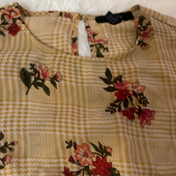 Yellow Floral Blouse - Picture 5 of 5